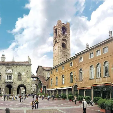 Bright House With 2 Bedrooms & A Unique Terrace Bergamo