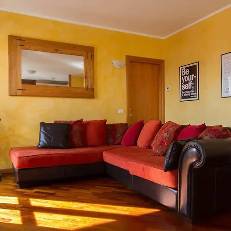 Bright House With 2 Bedrooms & A Unique Terrace Appartement *