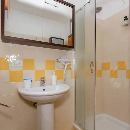 Bright House With 2 Bedrooms & A Unique Terrace Appartement